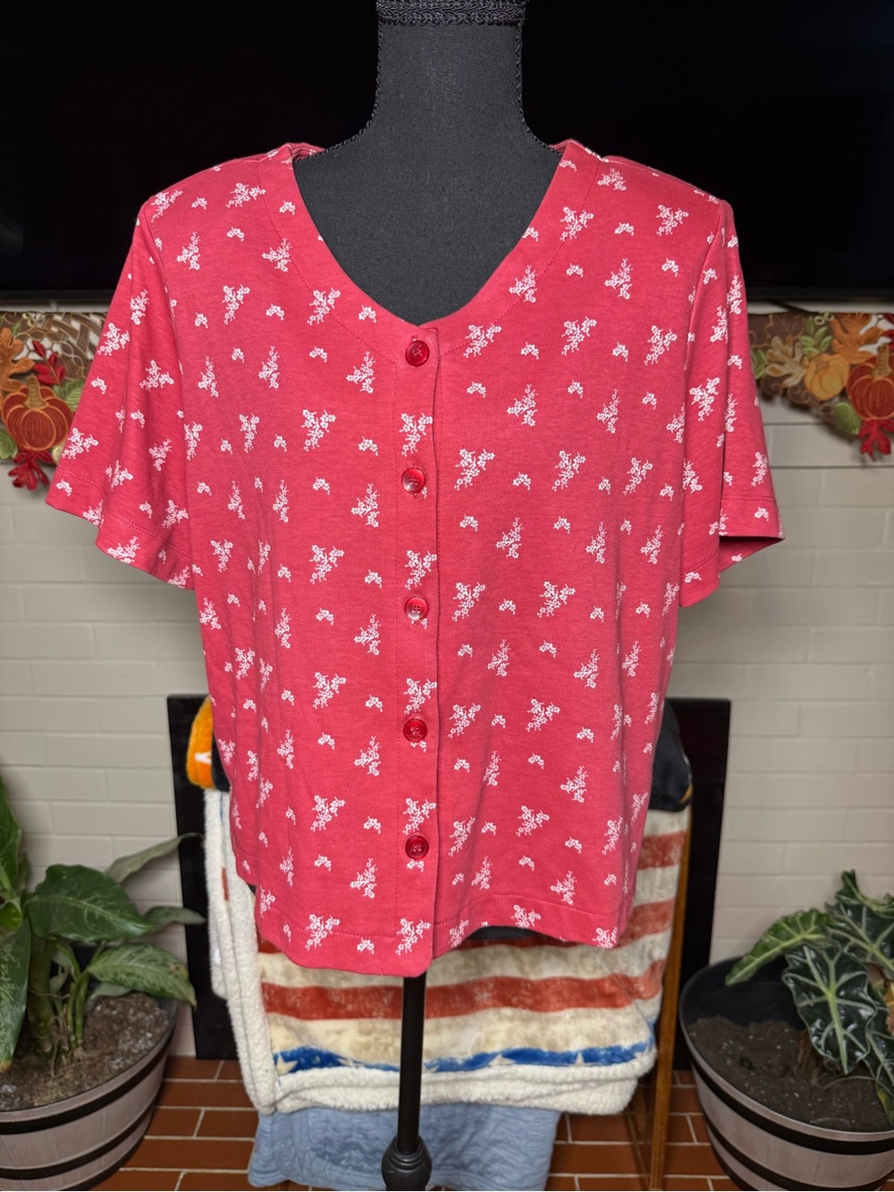 Red Floral Button-Front Short Sleeve Shirt